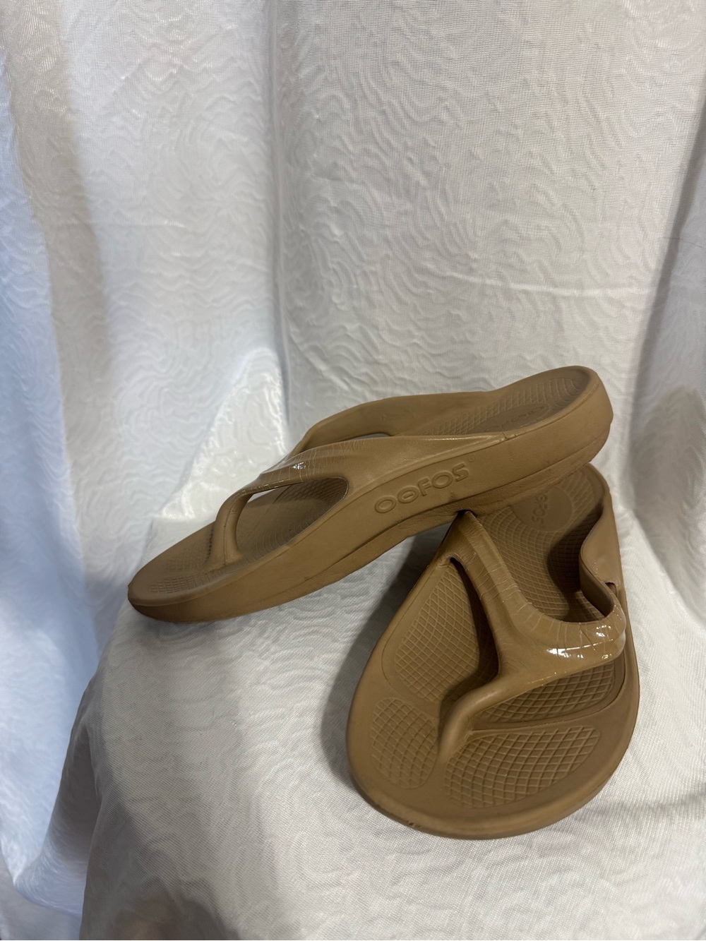 OOFOS Flip Flops - Picture 2 of 7